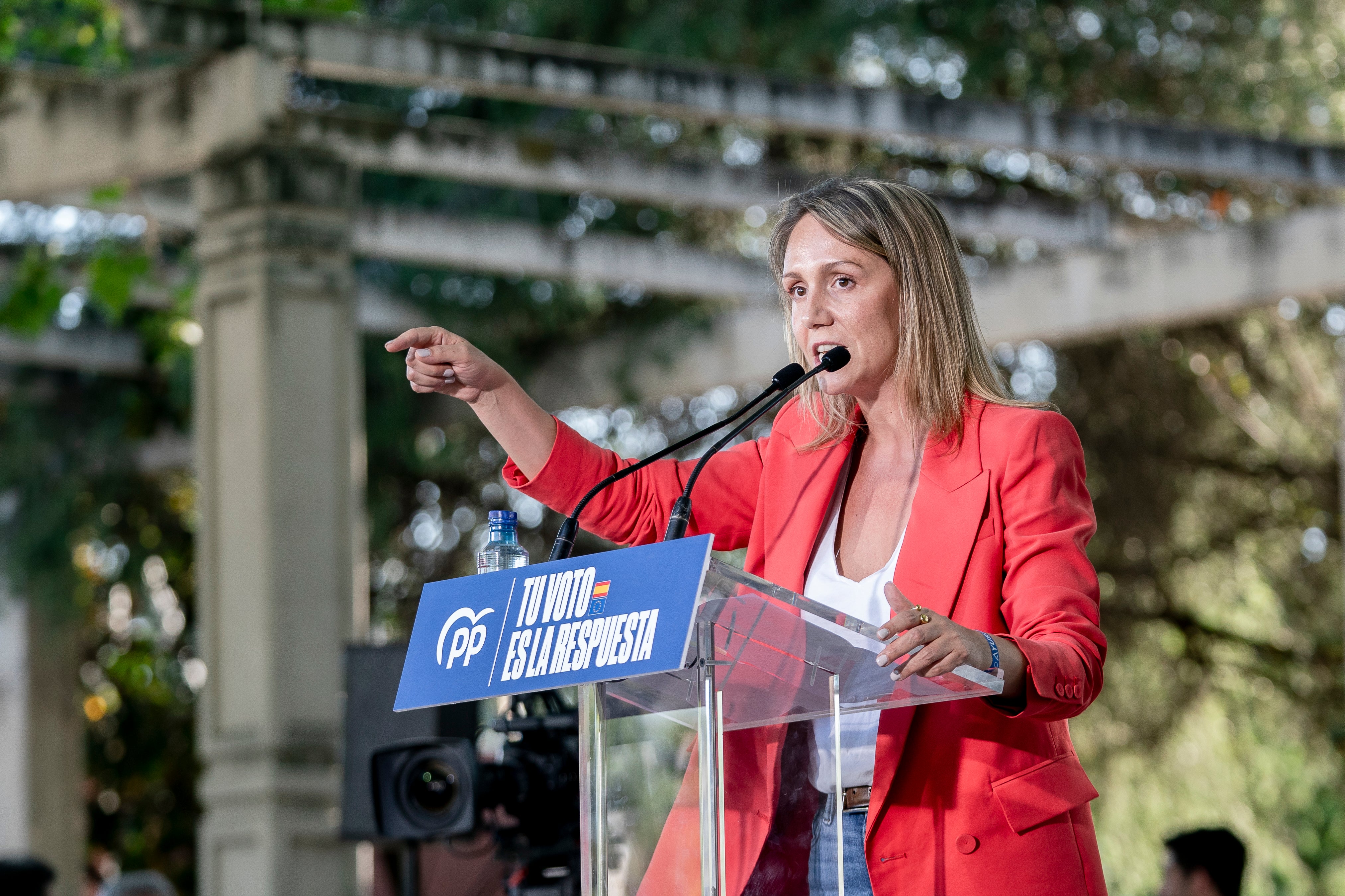 Quién es Alma Ezcurra: la ideóloga de Feijóo formada en las "sombras" y relevante en las últimas campañas de Ayuso Quién es Alma Ezcurra: la ideóloga de Feijóo formada en las "sombras" y relevante en las últimas campañas de Ayuso