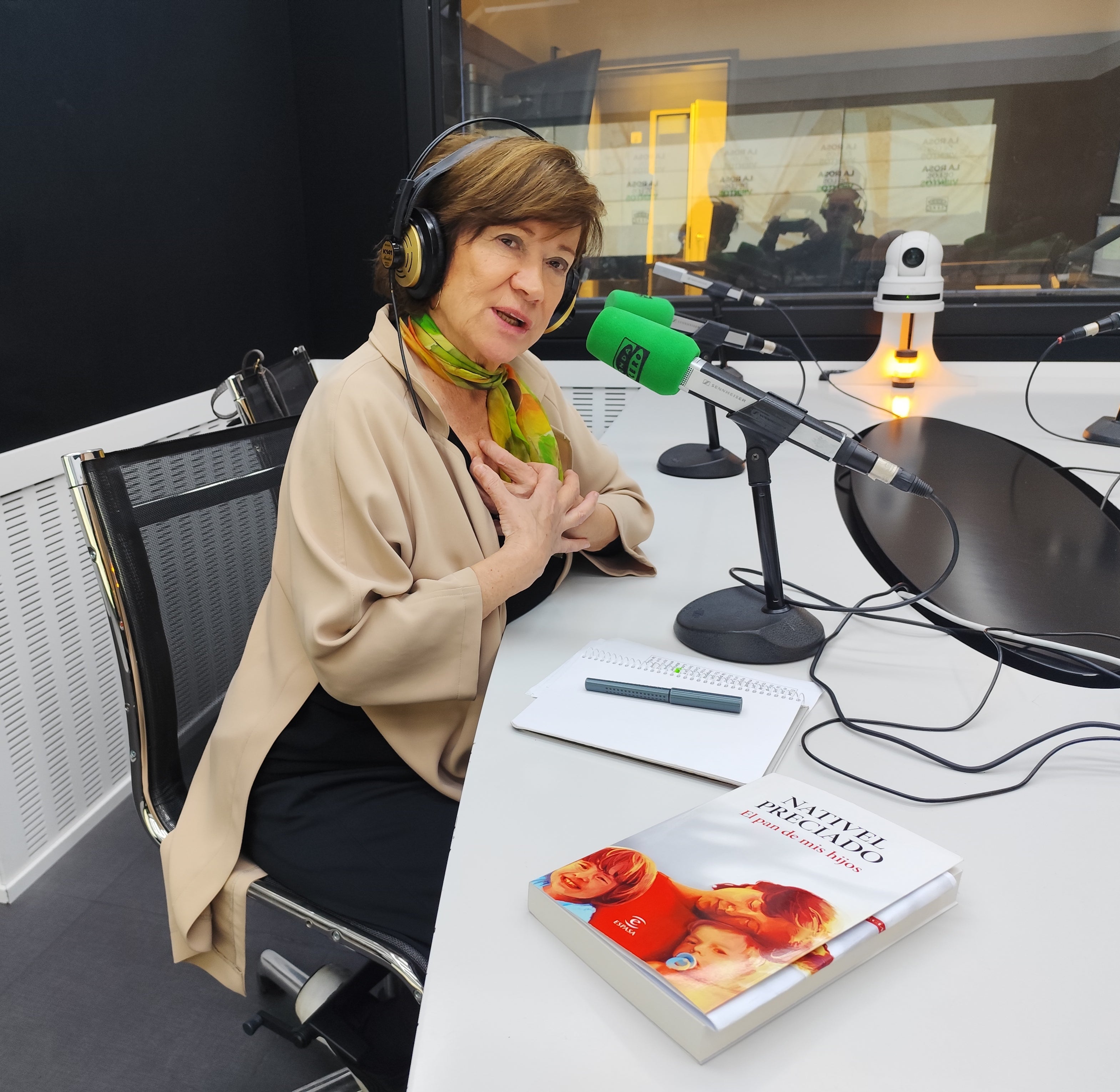 Nativel Preciado: "Todas las reflexiones de este libro son en torno a qué es la felicidad" Nativel Preciado: "Todas las reflexiones de este libro son en torno a qué es la felicidad"