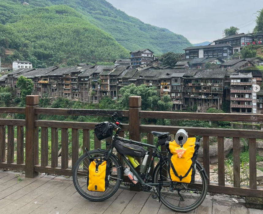 El viaje de Sara Qiu, en bicicleta desde Zaragoza hasta el pueblo de sus abuelos en China El viaje de Sara Qiu, en bicicleta desde Zaragoza hasta el pueblo de sus abuelos en China