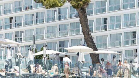 Turistas en hoteles de Ibiza Turistas en hoteles de Ibiza