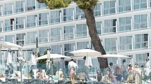 Turistas en hoteles de Ibiza Turistas en hoteles de Ibiza