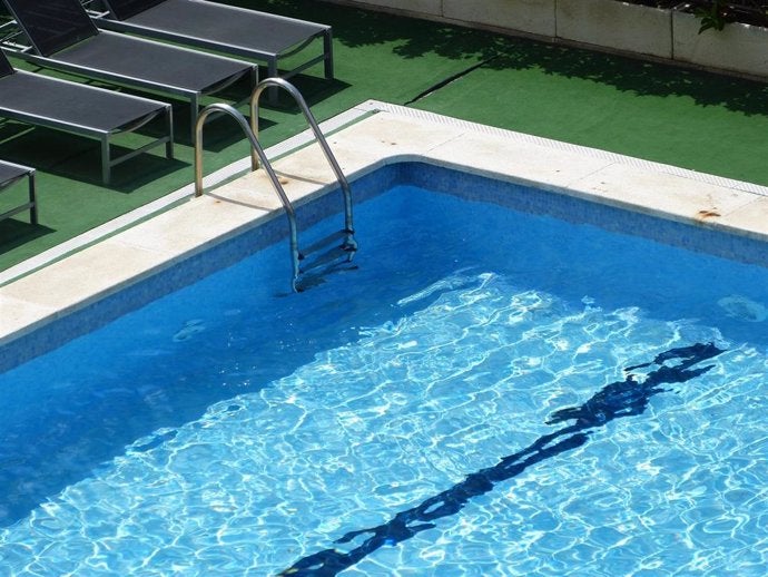Muere un niño de 8 años en una piscina de Los Palacios Muere un niño de 8 años en una piscina de Los Palacios