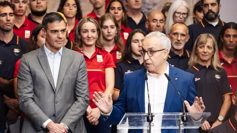 Pedro Sánchez y Alejandro Blanco en la recepción a los equipos participantes en los Juegos Olímpicos y Paralímpicos de París 2024 Pedro Sánchez y Alejandro Blanco en la recepción a los equipos participantes en los Juegos Olímpicos y Paralímpicos de París 2024