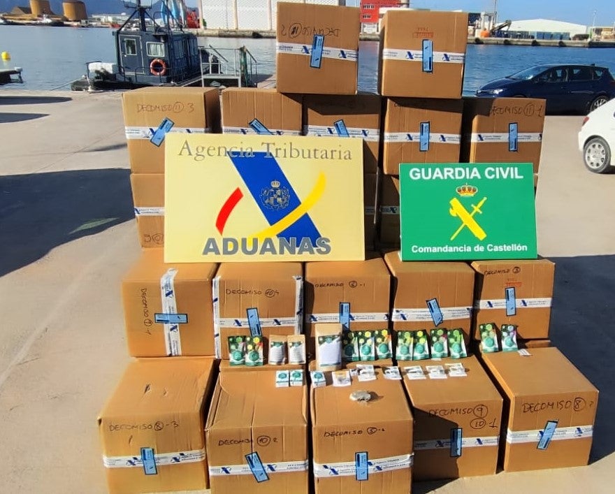 La Guardia Civil interviene 64 Kilos de marihuana y 7 kilos de hachís en Vila-real y Barcelona La Guardia Civil interviene 64 Kilos de marihuana y 7 kilos de hachís en Vila-real y Barcelona