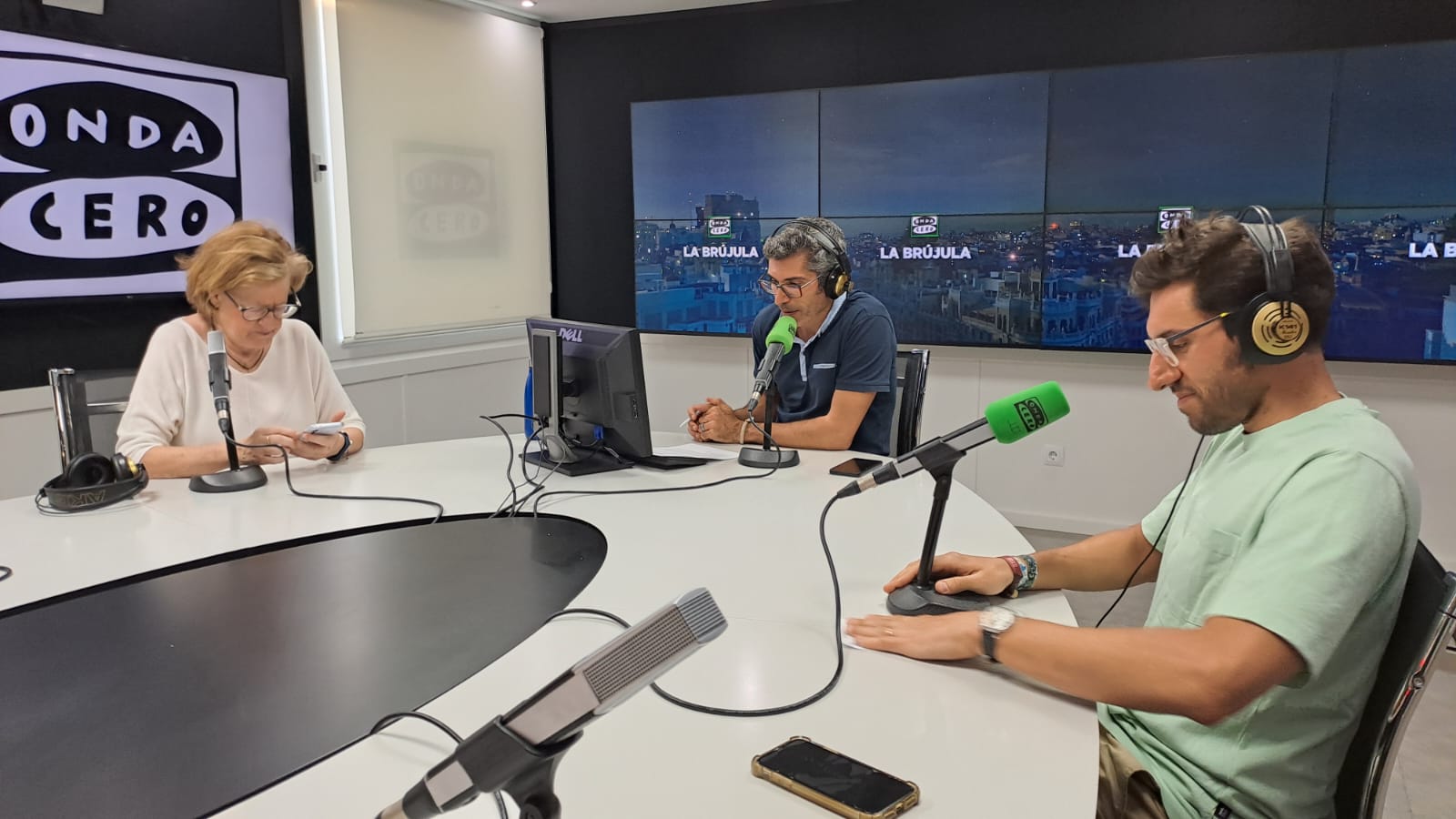 La tertúlia de la Brúixola: l'oficialitat del català a la UE i el litigi de Sixena La tertúlia de la Brúixola: l'oficialitat del català a la UE i el litigi de Sixena