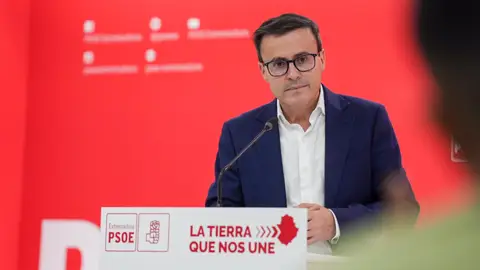 El secretario general del PSOE de Extremadura, Miguel Ángel Gallardo, jurará o prometerá este jueves su cargo como diputado en la Asamblea El secretario general del PSOE de Extremadura, Miguel Ángel Gallardo, jurará o prometerá este jueves su cargo como diputado en la Asamblea