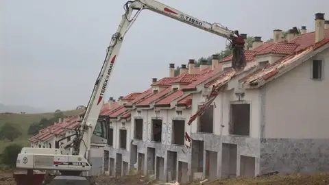Derribos en el Alto del Cuco en Piélagos Derribos en el Alto del Cuco en Piélagos