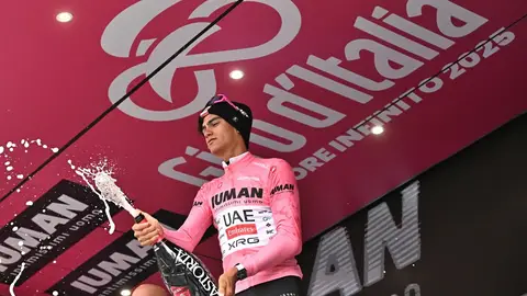 Del Toro se rebela en Bormio y refuerza la maglia rosa Del Toro se rebela en Bormio y refuerza la maglia rosa