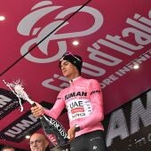 Del Toro se rebela en Bormio y refuerza la maglia rosa
