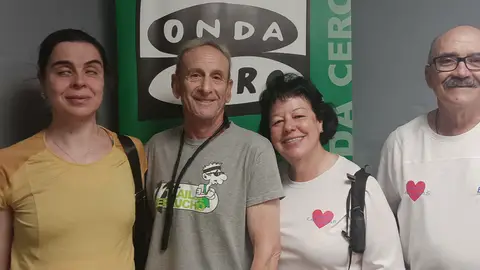 La Escuela de Marcha Nórdica de Alcalá de Henares cuenta con un proyecto inclusivo que permite a personas invidentes participar en competiciones junto a un guía Erika Gabaldón y Jesús Alonso, alumnos de la Escuela de Marcha Nórdica de Alcalá, junto a Lucía Castillo y José Manuel Veiga, los instructores