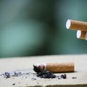La combustión es la clave de las diferencias entre los cigarrillos y los vapeadores.
