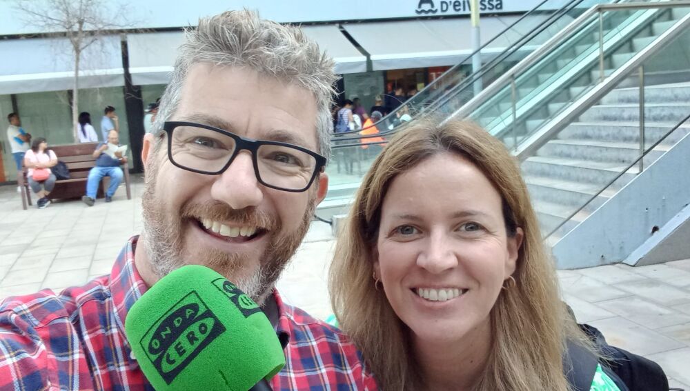 Catiana Fuster junto a Manu Gon tras la entrevista 