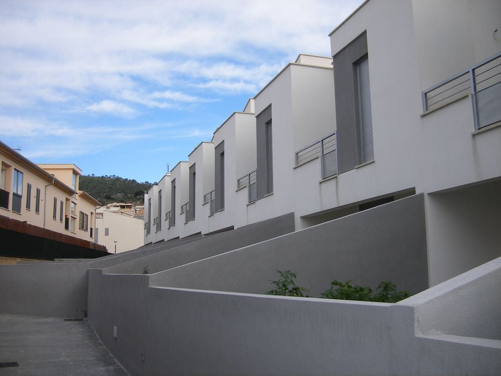 Las obras en Baleares crecen un 28% en el primer semestre, pero el COAIB no prevé una bajada del precio de la vivienda Las obras en Baleares crecen un 28% en el primer semestre, pero el COAIB no prevé una bajada del precio de la vivienda