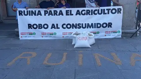 Los agricultores segovianos han vuelto a movilizarse para reclamar unos precios justos para el cereal PRECIOS JUSTOS PARA EL CAMPO