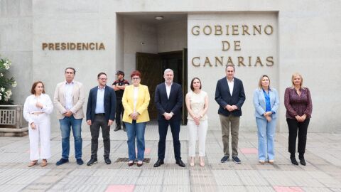 El Gobierno de Canarias guarda un minuto de silencio por la muerte de 7 migrantes en El Hierro