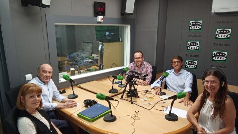 Jos&eacute; Ruiz, Aurora Rodil, H&eacute;ctor D&iacute;ez y Juan de Dios Navarro en la tertulia 