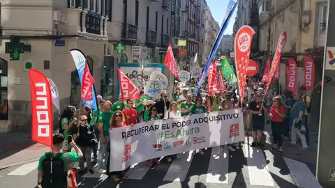 Cerca de 5.500 docentes se manifiestan por las calles de Santander Cerca de 5.500 docentes se manifiestan por las calles de Santander