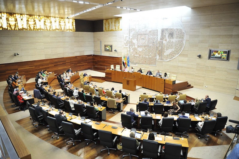 La Ley de Concordia continuará su tramitación tras tumbar PP y Vox las enmiendas a la totalidad de PSOE y Unidas por Extremadura La Ley de Concordia continuará su tramitación tras tumbar PP y Vox las enmiendas a la totalidad de PSOE y Unidas por Extremadura