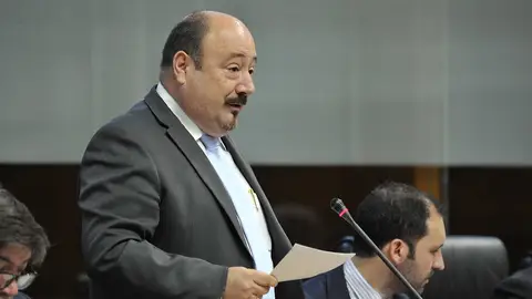 Críticas a un diputado de Vox por su comentario en el pleno de la Asamblea: "Hasta una señora de letras lo entiende" Críticas a un diputado de Vox por su comentario en el pleno de la Asamblea: "Hasta una señora de letras lo entiende"