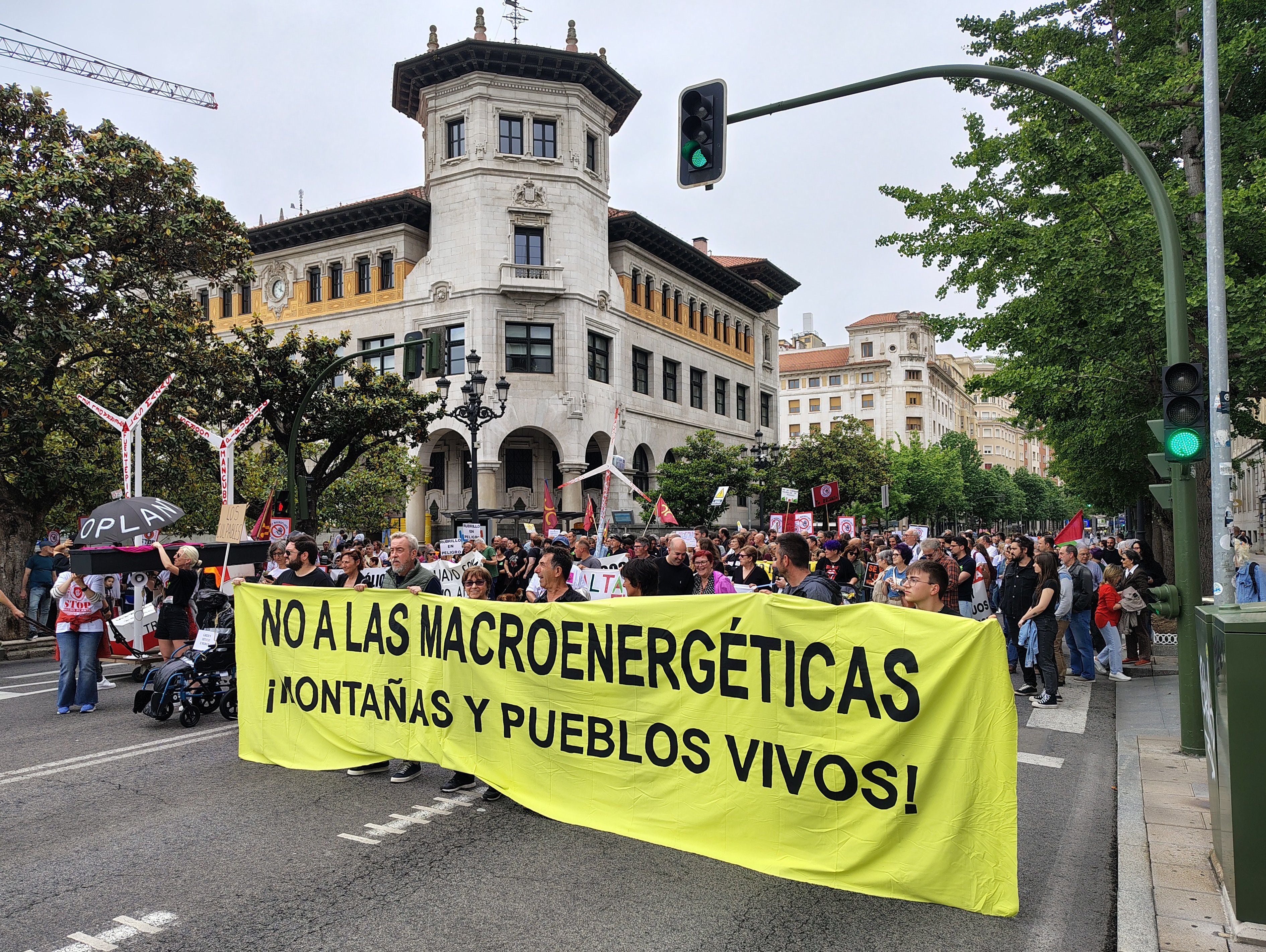 Miles de personas se manifiestan en España contra los macroproyectos de biogás Miles de personas se manifiestan en España contra los macroproyectos de biogás