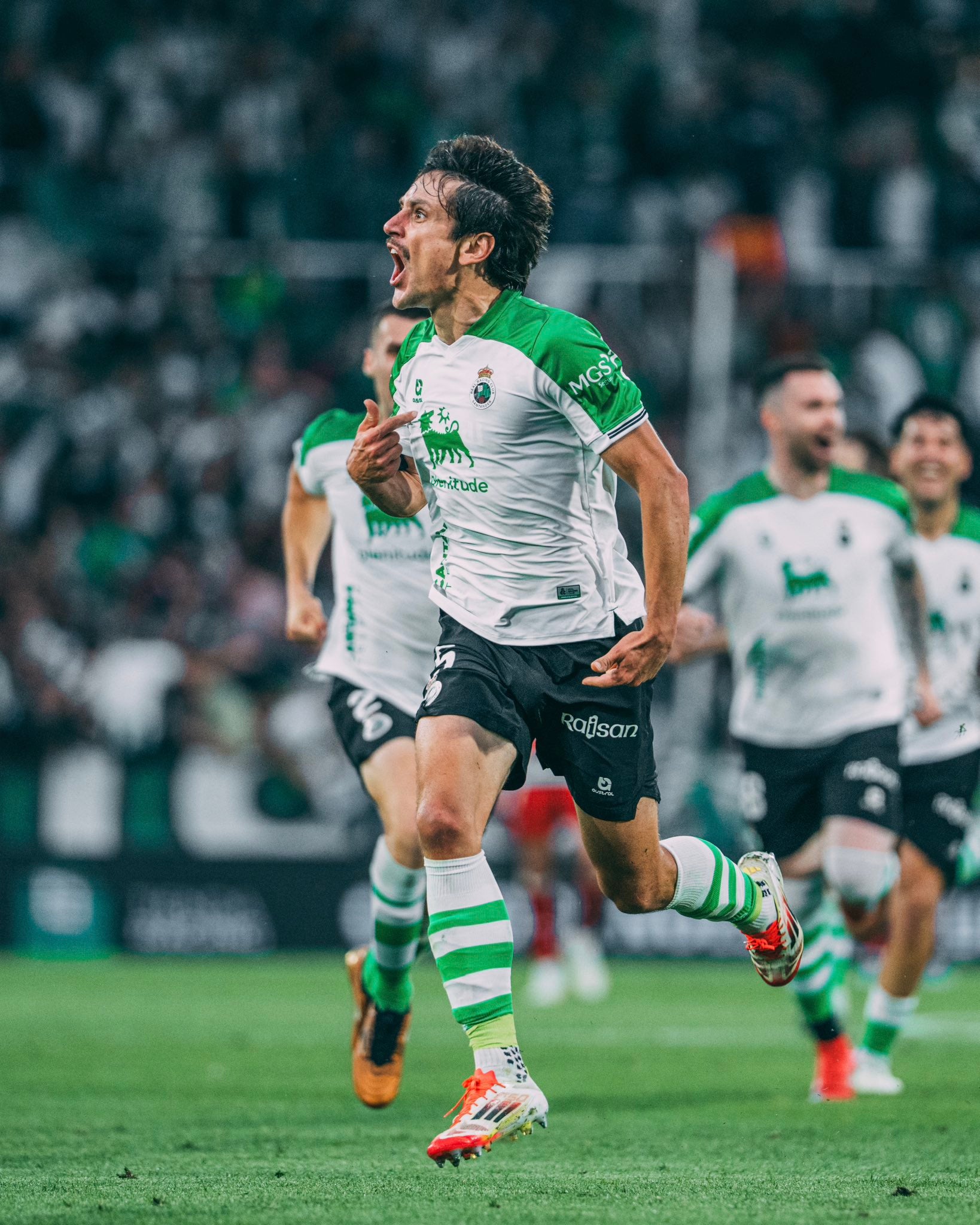 El Racing se clasifica para los 'playoffs' de ascenso a Primera y se enfrentará al Mirandés El Racing se clasifica para los 'playoffs' de ascenso a Primera y se enfrentará al Mirandés