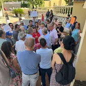 El alcalde visita el futuro CIMI entre protestas vecinales y se lleva un dossier con los incumplimientos del edificio El alcalde visita el futuro CIMI entre protestas vecinales y se lleva un dossier con los incumplimientos del edificio