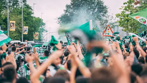 Aficionados del Racing de Santander reciben al equipo en el último partido de Liga en El Sardinero Aficionados del Racing de Santander reciben al equipo en el último partido de Liga en El Sardinero