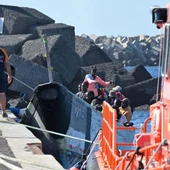 Llegada al muelle de La Restinga, en El Hierro de un cayuco con 66 personas Llegada al muelle de La Restinga, en El Hierro de un cayuco con 66 personas