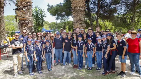 Les Belleses del Foc i les seues dames d'honor junto a comisionados y patrocinadores Les Belleses del Foc i les seues dames d'honor junto a comisionados y patrocinadores