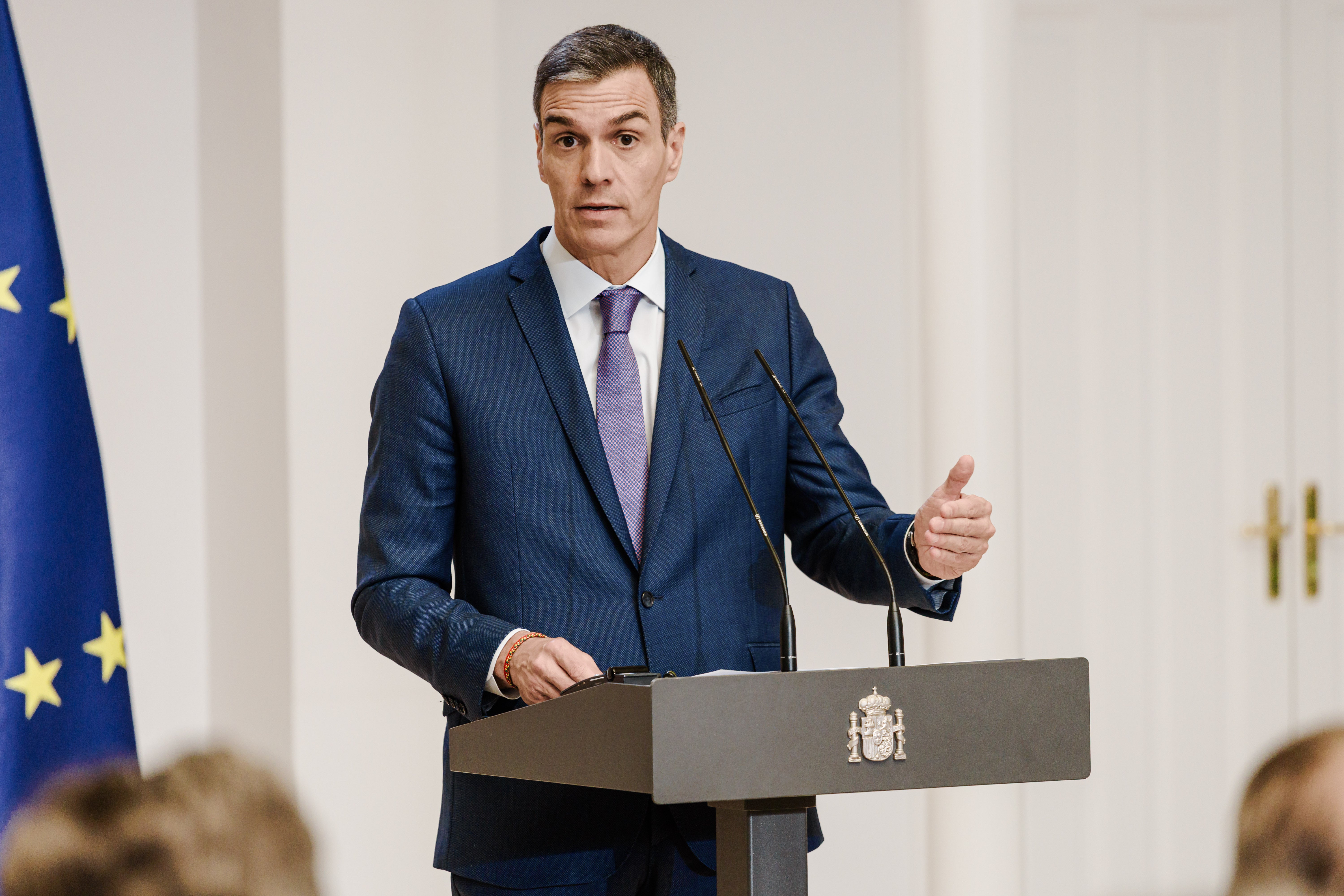 El PP reclama la comparecencia de Pedro Sánchez para explicar la "guerra sucia" de la 'fontanera' Leire Díez El PP reclama la comparecencia de Pedro Sánchez para explicar la "guerra sucia" de la 'fontanera' Leire Díez