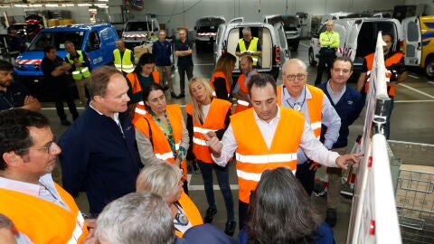 Antonio Filosa, CEO de Stellantis, durante su visita a la planta de Vigo