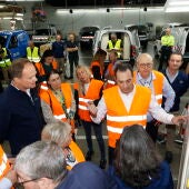 Antonio Filosa, CEO de Stellantis, durante su visita a la planta de Vigo