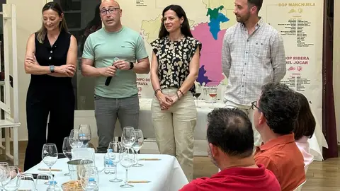 Cata didáctica en Elche de la Sierra para impulsar la cultura del vino Cata didáctica en Elche de la Sierra para impulsar la cultura del vino