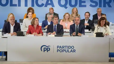Feijóo prosigue este lunes en Extremadura su gira por España para ser reelegido líder del PP y visitará otras seis CCAA Feijóo prosigue este lunes en Extremadura su gira por España para ser reelegido líder del PP y visitará otras seis CCAA