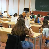 Alumnos haciendo la PAU Alumnos haciendo la PAU