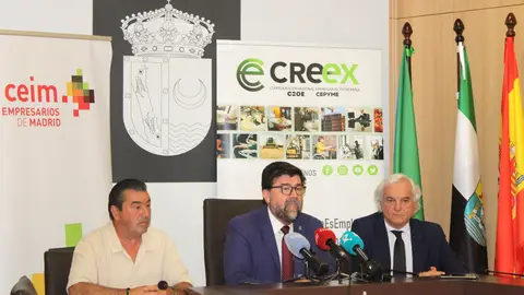 Los empresarios de Madrid y Extremadura rechazan el inminente cierre de la Central Nuclear de Almaraz Los empresarios de Madrid y Extremadura rechazan el inminente cierre de la Central Nuclear de Almaraz