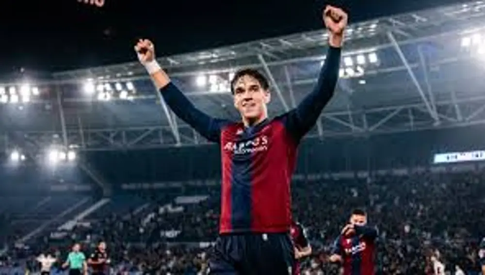 Carlos Espí con el Levante UD Carlos Espí con el Levante UD