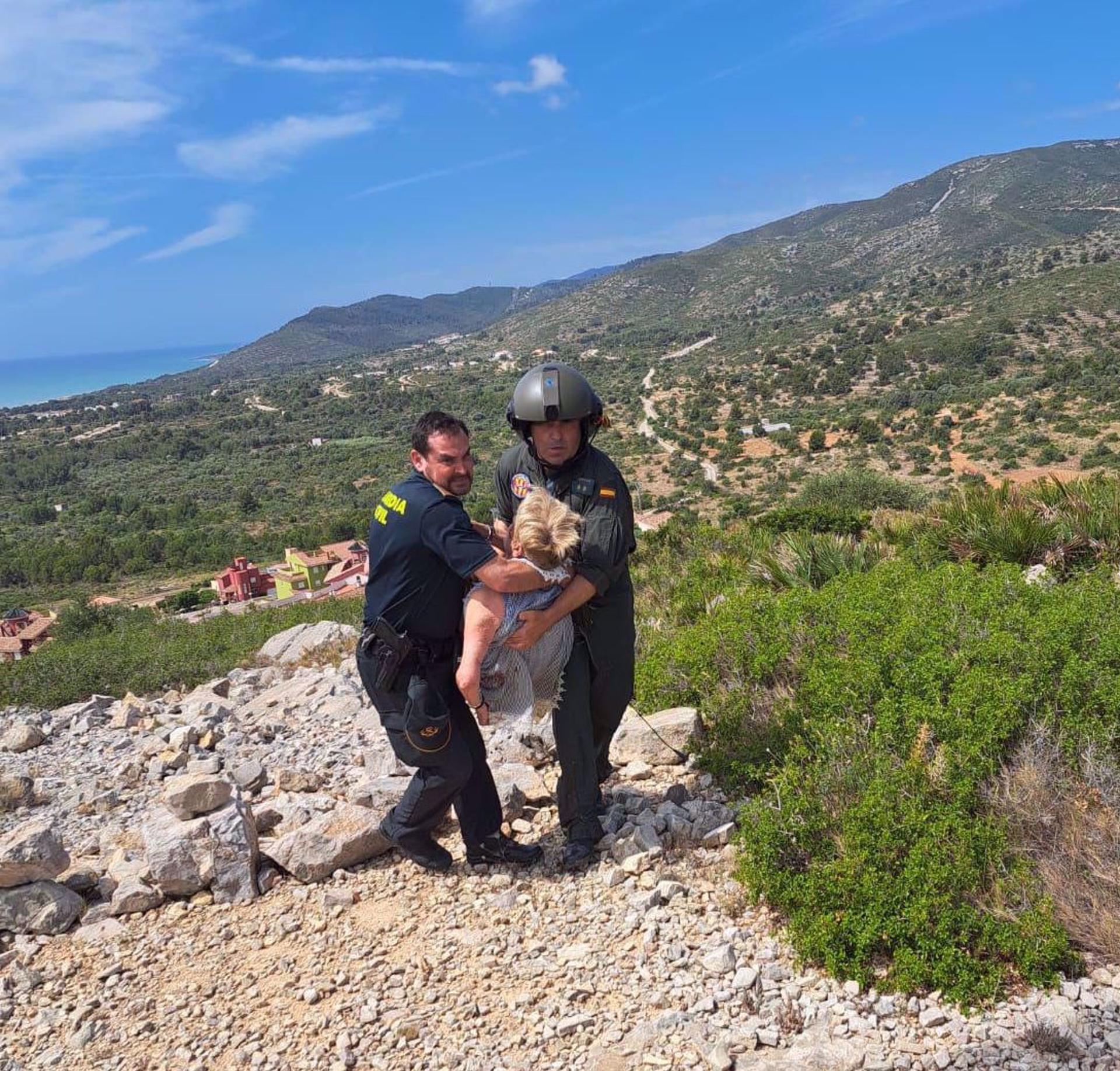 Rescatan en buen estado a una mujer de 71 años con alzheimer desaparecida en Peñíscola Rescatan en buen estado a una mujer de 71 años con alzheimer desaparecida en Peñíscola