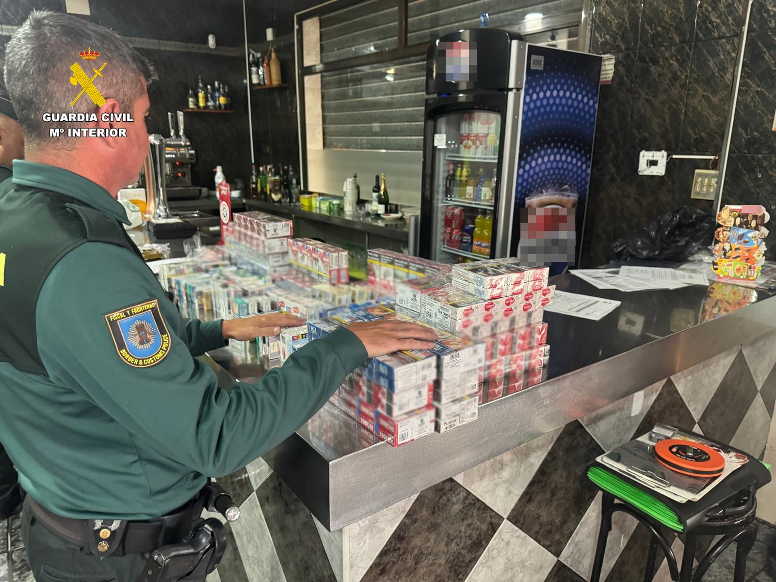 Detenido el dueño de un bar acusado de venta de drogas y tabaco robado Detenido el dueño de un bar acusado de venta de drogas y tabaco robado