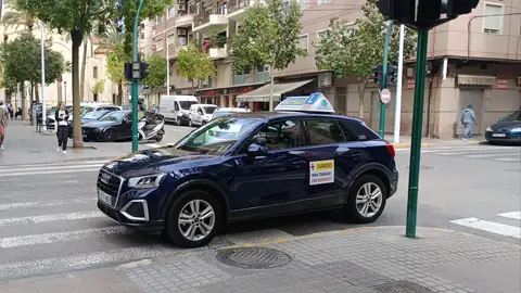 Vehículo de una autoescuela en Elche. Vehículo de una autoescuela en Elche.