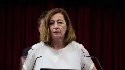 La "triquiñuela" de Armengol para evitar las explicaciones de Sánchez por la 'fontanera' indigna al PP La "triquiñuela" de Armengol para evitar las explicaciones de Sánchez por la 'fontanera' indigna al PP