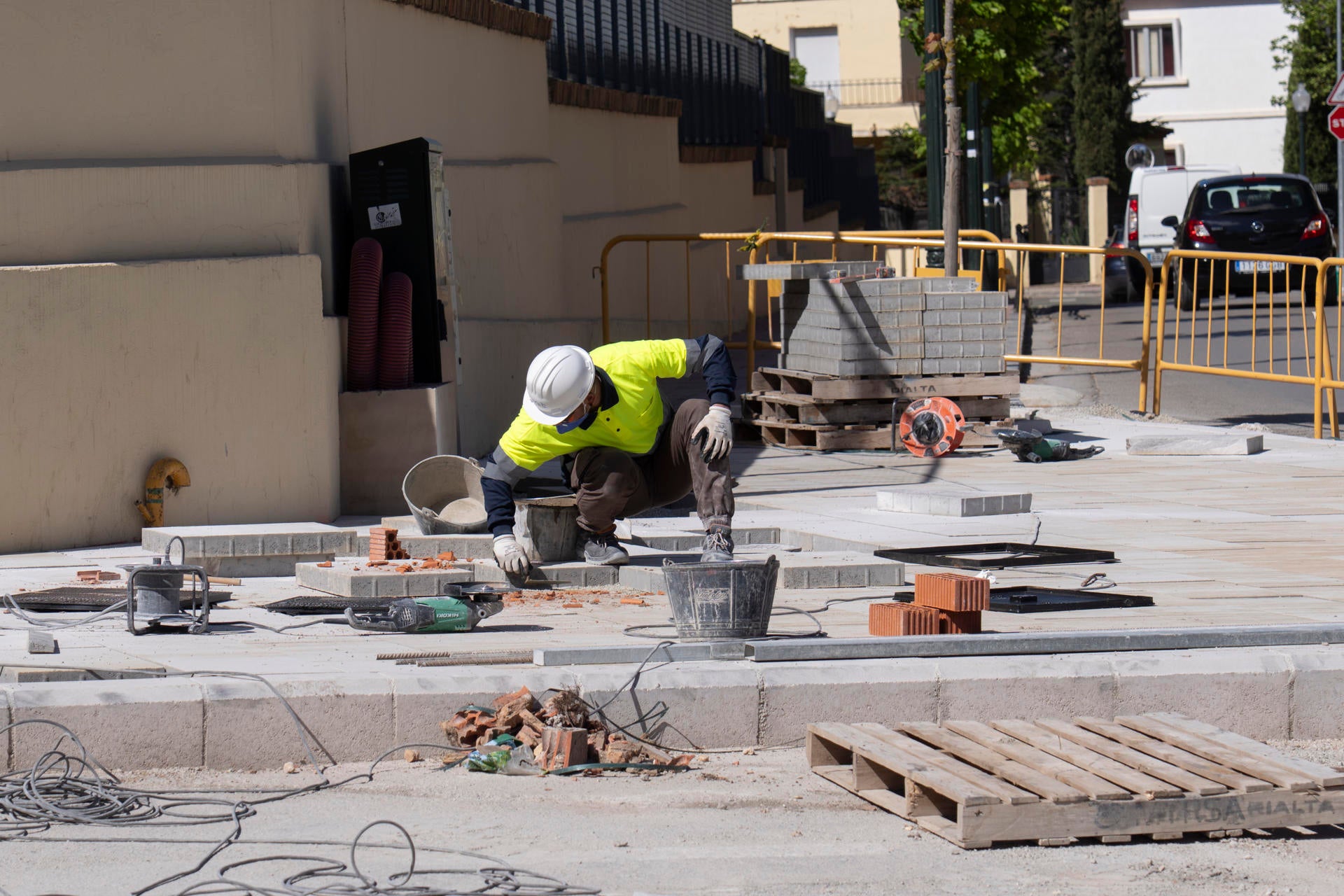 El paro baja de los 2,5 millones en mayo y el empleo roza los 21,8 millones de afiliados El paro baja de los 2,5 millones en mayo y el empleo roza los 21,8 millones de afiliados