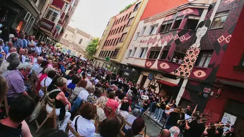 Música de altura da la bienvenida al Palencia Sonora con la actuación de la Banda Municipal .