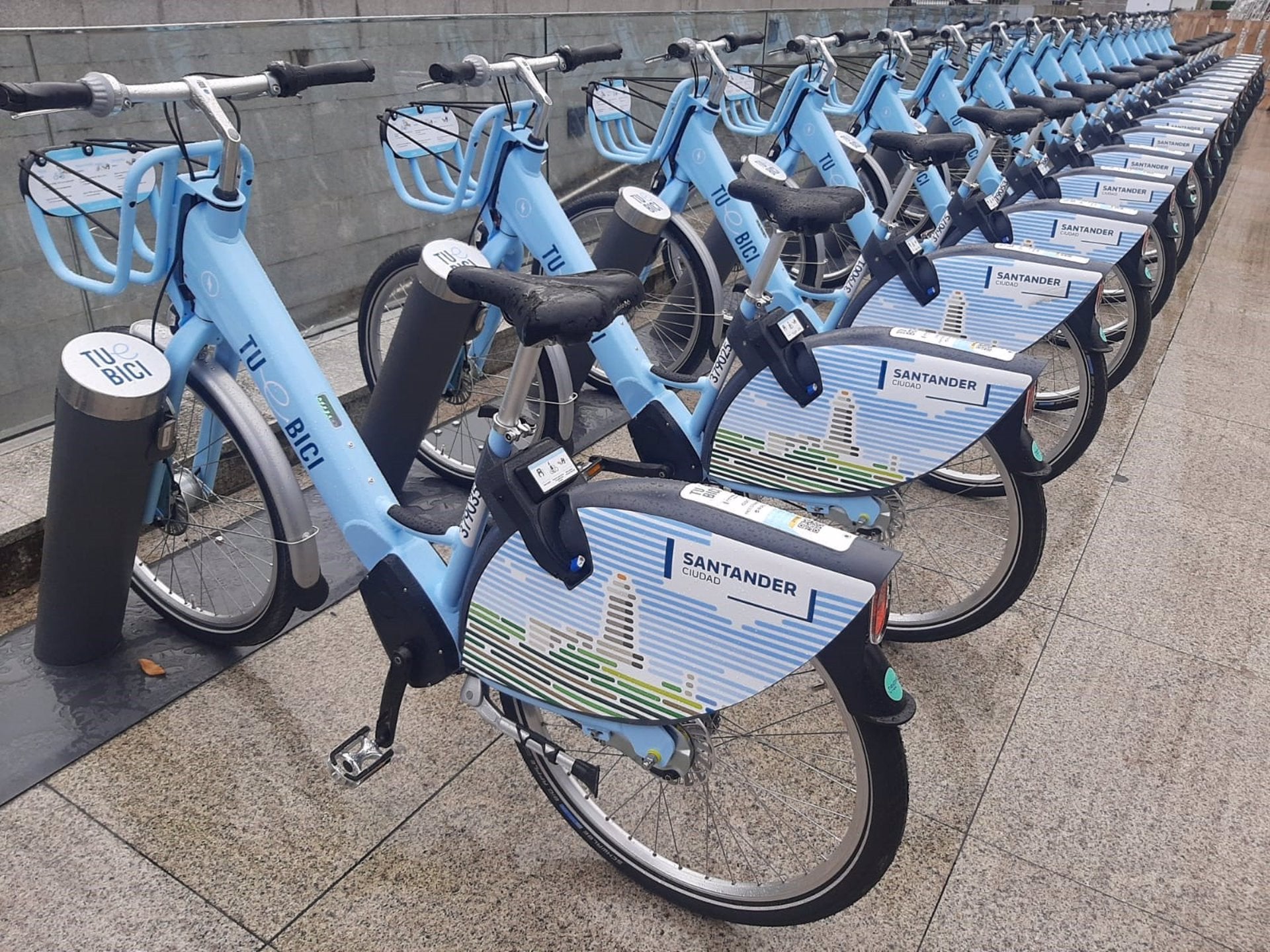 Santander pone en marcha una campaña de divulgación para usuarios de bicis y patinetes eléctricos Santander pone en marcha una campaña de divulgación para usuarios de bicis y patinetes eléctricos