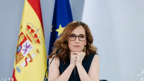 La ministra de Sanidad, Mónica García, durante una rueda de prensa posterior a la reunión del Consejo de Ministros La ministra de Sanidad, Mónica García, durante una rueda de prensa posterior a la reunión del Consejo de Ministros