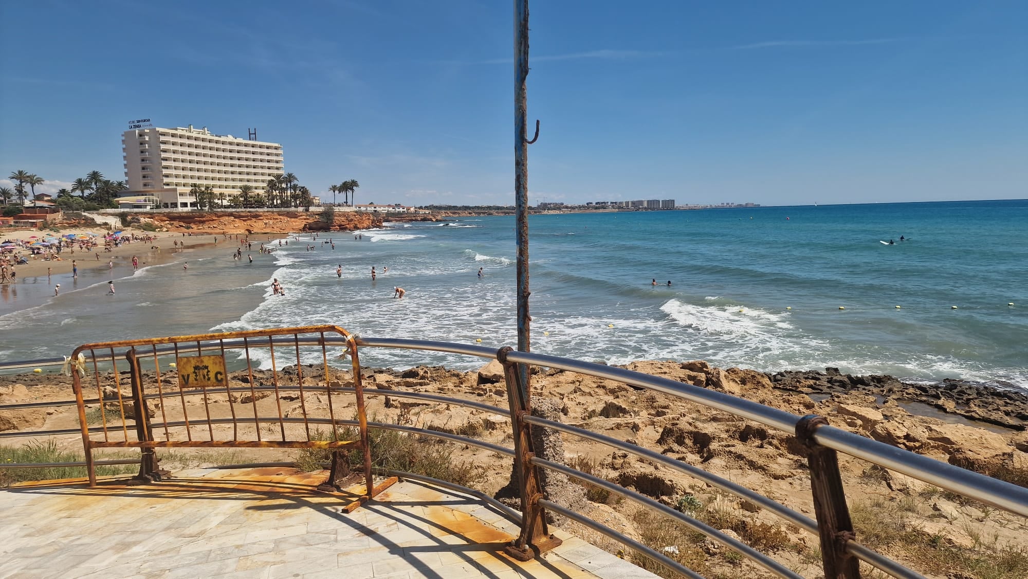 La asociación Unidos x la Costa afirma que este verano será "mucho peor que el anterior" en el litoral de Orihuela La asociación Unidos x la Costa afirma que este verano será "mucho peor que el anterior" en el litoral de Orihuela