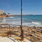 La asociación Unidos x la Costa afirma que el litoral de Orihuela afronta "el peor verano de su historia" 