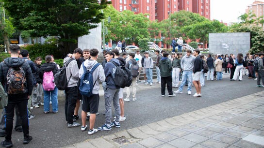 Estudiantes en el campus de la Universidad de Cantabria