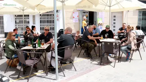 Catalunya suma un nou rècord d'afiliats a la Seguretat Social amb l'impuls del sector serveis. Catalunya suma un nou rècord d'afiliats a la Seguretat Social amb l'impuls del sector serveis.