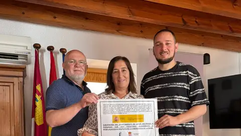 El Ayuntamiento de Letur entrega de 26.000 euros en ayudas a las 27 personas que acogieron a los afectados por la DANA El Ayuntamiento de Letur entrega de 26.000 euros en ayudas a las 27 personas que acogieron a los afectados por la DANA